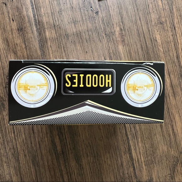 Hoodies Green Arrow Collectible Auto Ornaments, Loot Crate Exclusive - Picture 8 of 11